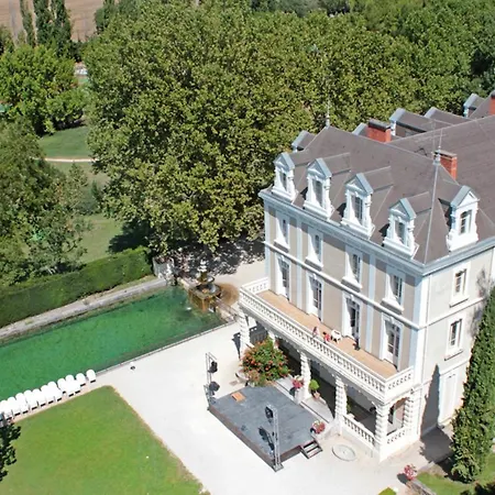 The Dream Chateau Laval Mobil 6 Guests