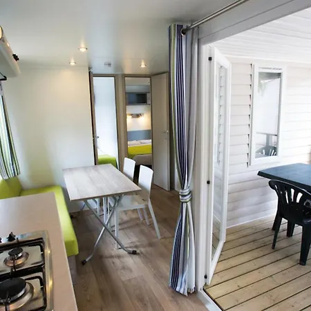 The Dream Chateau Laval Mobil 6 Guests Hébergement de vacances *